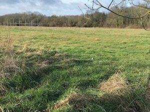 Terrain Dans Village de campagne avec Commerces De Proximité à pieds