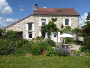 Maison en pierre pleine de caractère sur terrain de 2455 m2 avec grange
