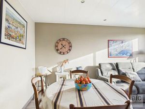 A vendre joli t3 avec vue dégagée et place de parking