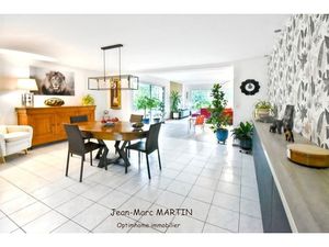 Maison d’exception à La Chapelle-d’Armentières : lumière  espaces généreux et studios indé