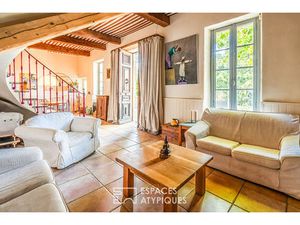 Vigneronne de caractère du XIXe siècle et son gîte indépendant