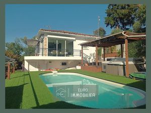 Maison sur 2 niveaux de 140 m²  4 chambres  piscine   terrain