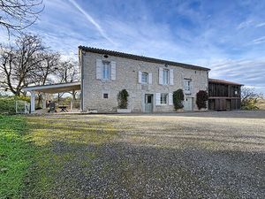 LAPLUME - Ensemble immobilier de caractère de 265 m² avec dépendance  garage  piscine sur 