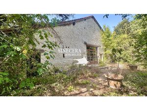 Ancienne bergerie pleine de charme à rénover.