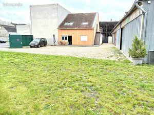 Dir P. 3 apparts sur 1400 m² garage Atelier terrain à construire