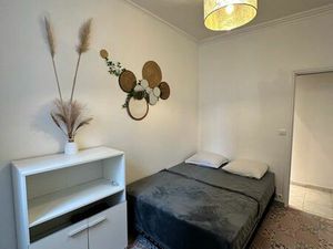 Studio meublé rénové – Type F2 – Proche RER E et RER A