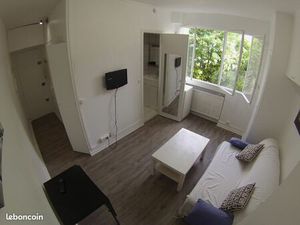 Studio idéalement situé axe la défense l'étoile