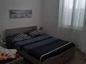 Appartement meublé  Champs de Mars  2 pièces - 31 m² + cour +clim