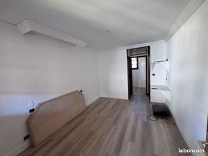 Studio eau électricité comprise