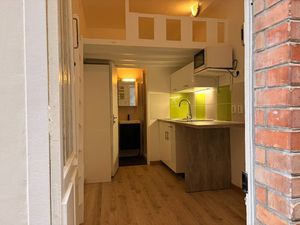 EXCLUSIVITE - PETIT STUDIO avec mezzanine au RdC sur cour - PARIS 6EME