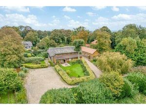 Propriété1 40 ha (prairie 1 20ha) 2 bâtisses  3 logements pour 293m2 habitables