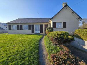 MAISON PLAIN PIED d’environ 123 m2 sur terrain de 4099 m2 à GUIPEL