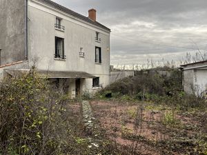 Ref 98517 PROCHE THOUARS Maison de 90 m2 sur terrain de 1155