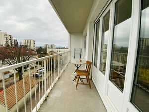 Appartement lumineux et traversant aux Bruyères