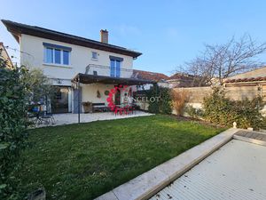 Maison de ville 150 m2 rénovée avec piscine