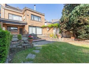 UNIEKE WONING NABIJ STADSPARK MET RUIME TUIN & GROOT POTENTIEEL