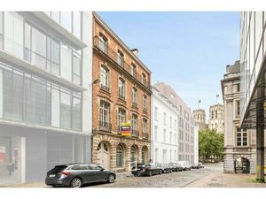 UNIEK KANTOORGEBOUW NABIJ WARANDEPARK