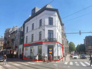 TOP GELEGEN COMMERCIEEL PAND HOEKLOCATIE