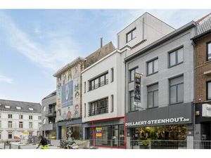 MODERN INSTAPKLAAR COMMERCIEEL GELIJKVLOERS BEVERSTRAAT