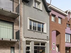 Woning met handelsruimte/bureel