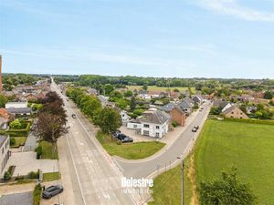 GENTSESTEENWEG – COMMERCIËLE TOPLOCATIE MET VEEL PARKING