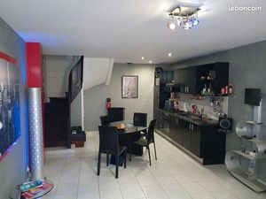 Triplex (3 niveaux) hyper centre Amboise de 75m2