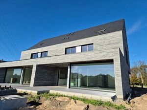 Villa te koop in Oosteeklo