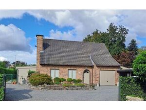 Ruime open bebouwing met grote tuin & bijgebouwen in Stekene