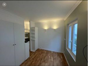 Studio meublé – Canal Saint-Martin / Goncourt – Calme et lumineux