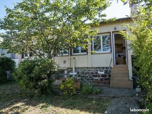 Maison mitoyenne non meublée avec jardin