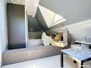 Chambre meublée et espaces de vie