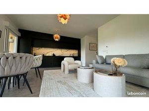 Magnifique T3 meublé (68 m²) + terrasse (20 m²) + 2 parkings à 15 min de Genève