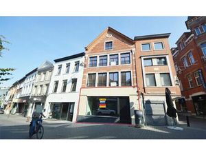 COMPLEET GERENOVEERD HANDELSPAND