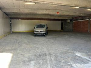 Magazijn van 470 m² in Erembodegem – onmiddellijk beschikbaar!