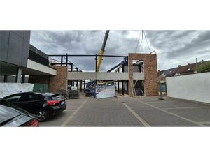 MULTIFUNCTIONEEL COMMERCIEEL GEBOUW INCL. PARKING