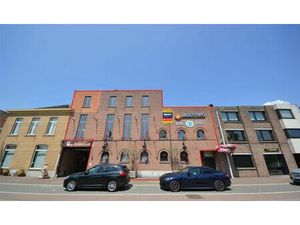 Uniek commercieel gebouw te huur in hartje Herzele – voormalig brouwerijpand met karakter 