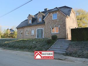 Prachtige woning met 5 slaapkamers  bureau  kelder  garage en tuin te 's Gravenvoeren