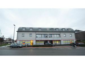 MODERN COMMERCIEEL PAND INCL. 6 PARKINGS