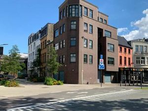 BETAALBARE KANTOOR OF PRAKTIJKRUIMTES MET UITSTRALING