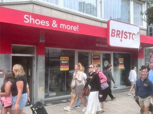 Commercieel gelijkvloers te huur – toplocatie in hartje De Panne