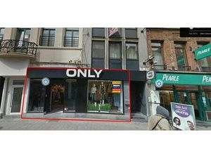 TOP GELEGEN COMMERCIEEL PAND LANGE MUNT