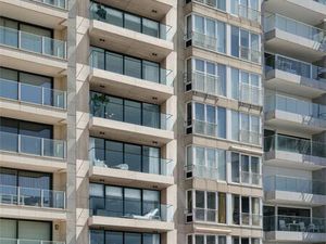 Perfectie op de Zeedijk – Casco handelsruimte op toplocatie te huur!