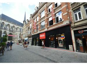 TOP GELEGEN GELIJKVLOERS DIESTSESTRAT