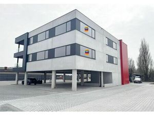 NIEUWBOUWKANTOREN MET PARKING NABIJ E40