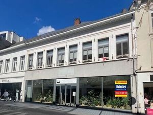 MODERN WINKELPAND MET UITZONDERLIJKE GEVELBREEDTE