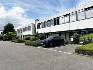 ERG RUIM KANTOOR NABIJ OPRIT AUTOSTRADE