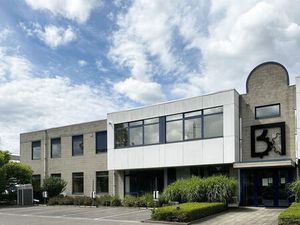 ERG RUIM KANTOOR NABIJ OPRIT AUTOSTRADE