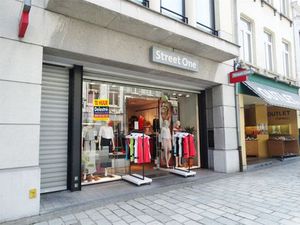 INSTAPKLAAR COMMERCIEEL GELIJKVLOERS ROESELARE