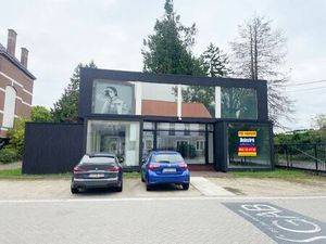 HIPPE KANTOREN-POLYVALENT GEBOUW NABIJ OPRIT E40