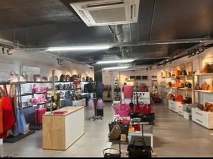 COMMERCIEEL PAND GALERIE WHAT